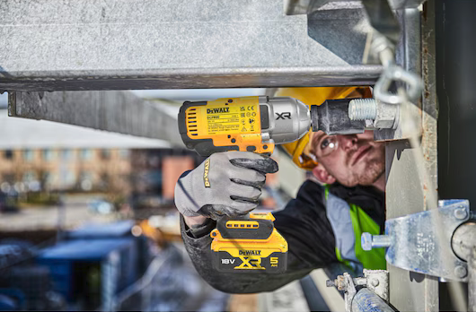 Dewalt DCF900P2T-GB 18v XR Brushless 1/2"Dr High Torque Impact Wrench Hog Ring - 2x 5Ah Batteries