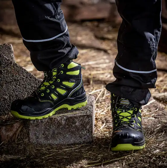 High top visibility boots